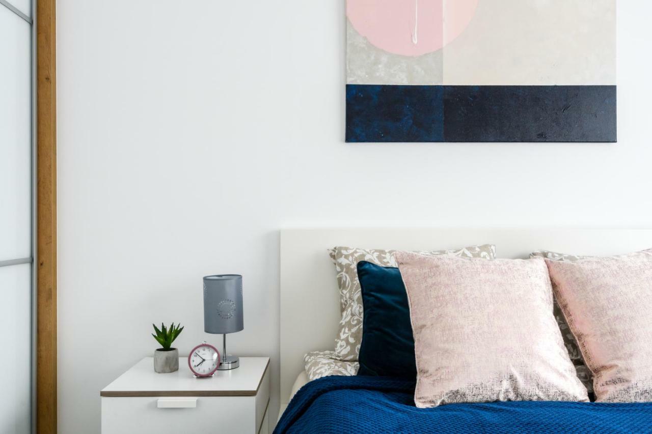 M&R Apartament Airport&Business Deluxe Cybernetyki 17 - Underground Garage - Free Wifi - Netflix - Air Conditioning - Self Check-In, Close By Chopin Airport Warsawa Bagian luar foto